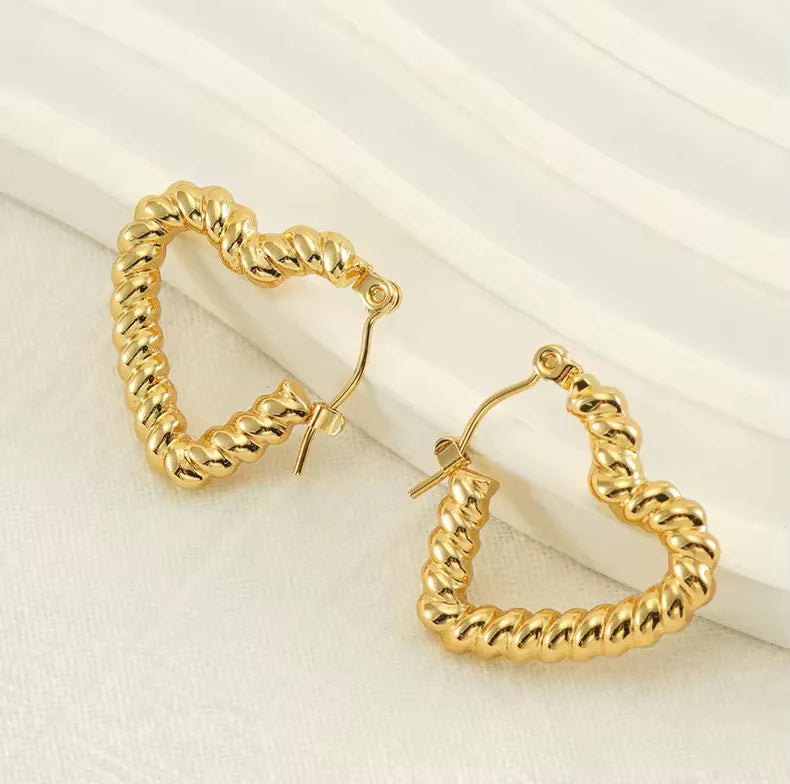 LOVERA – The Twisted Heart Hoops