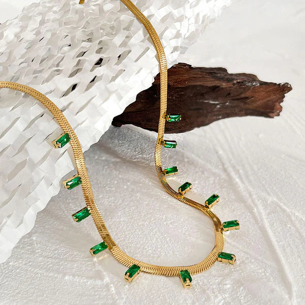 Zeyra – Emerald Droplet Gold Necklace