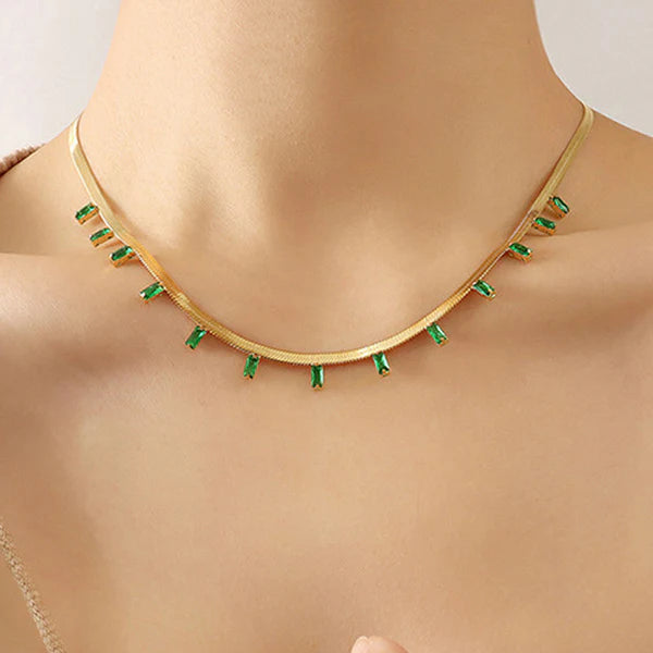 Zeyra – Emerald Droplet Gold Necklace