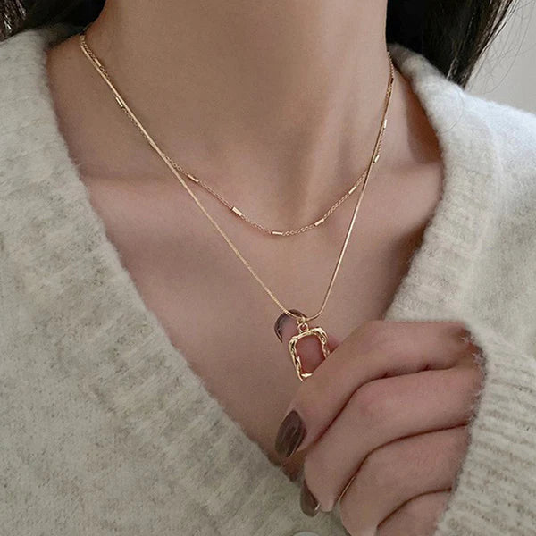 Elantra – The Golden Layers of Chic