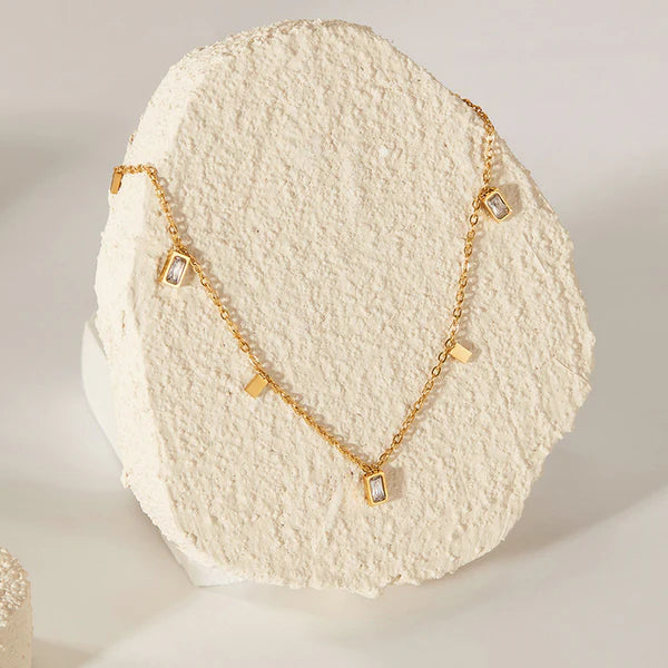 Avelyn – Geometric Muse Gold Necklace