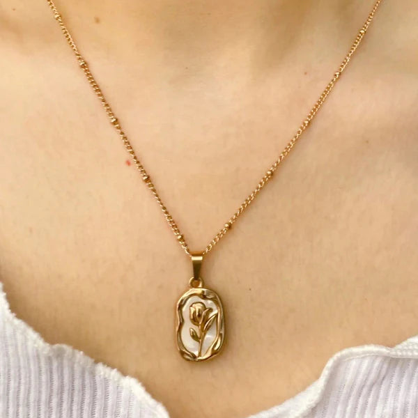 Rosmira – Gilded Petal Cameo Pendant