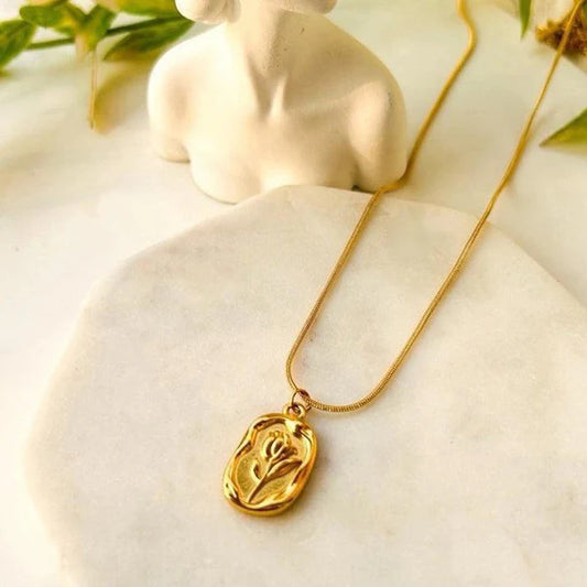 Floréa – Vintage Bloom Medallion Pendant