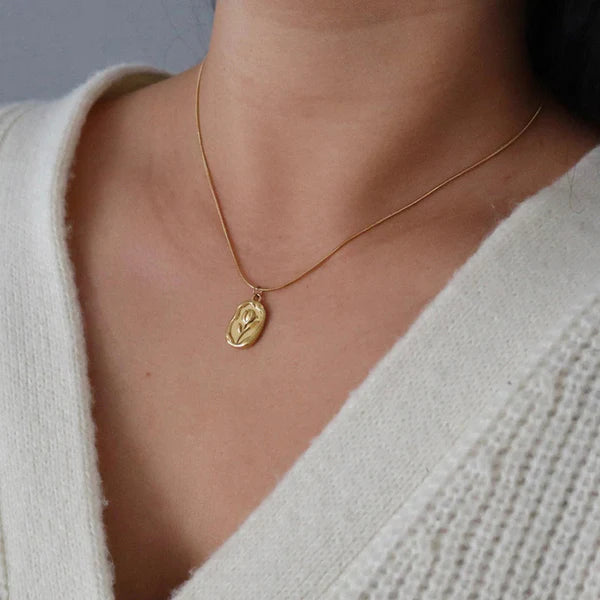 Floréa – Vintage Bloom Medallion Pendant