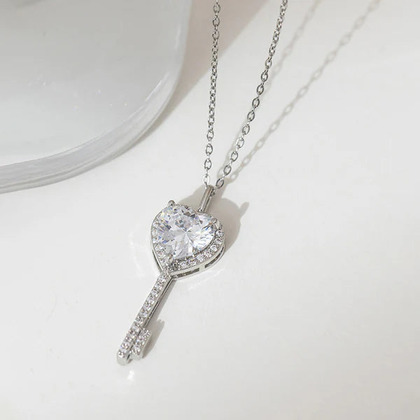 Lyra – Heart Key Sparkle Pendant
