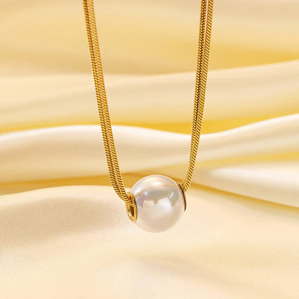 Aurelia – Classic Pearl Chain Pendant