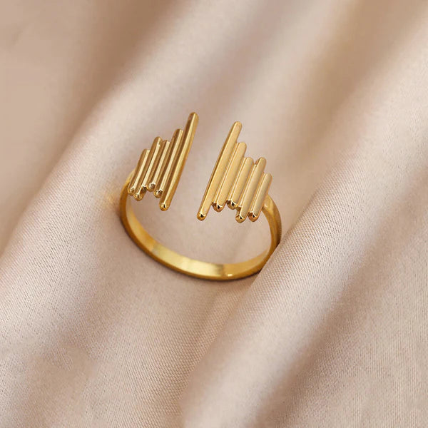 Nyra – Linear Open Statement Ring