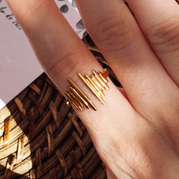 Nyra – Linear Open Statement Ring