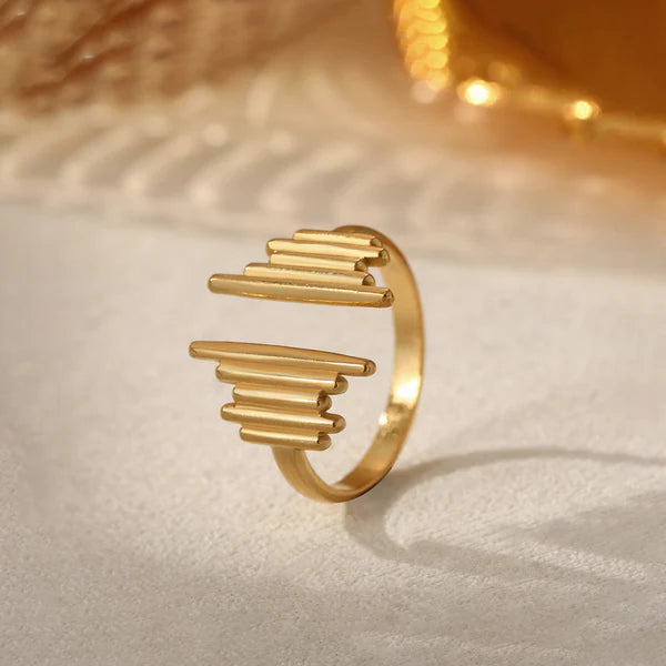 Nyra – Linear Open Statement Ring