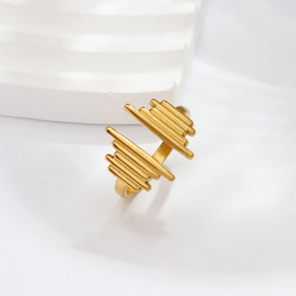 Nyra – Linear Open Statement Ring