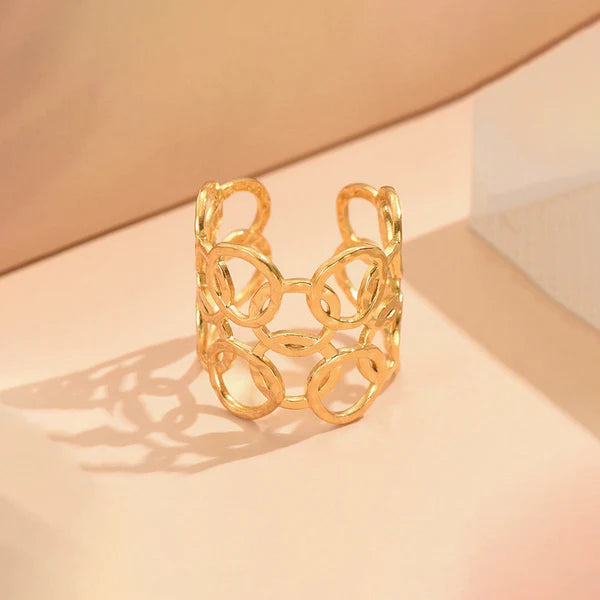 Orla – Gold Ripple Statement Ring