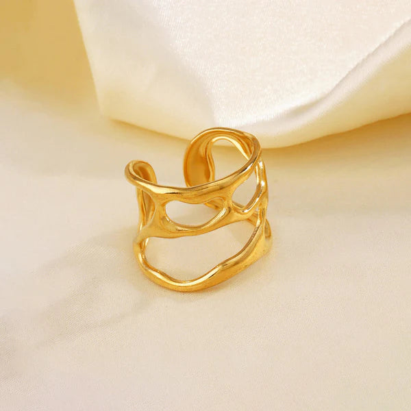 Serai – Sculpted Swirl Adjustable Ring