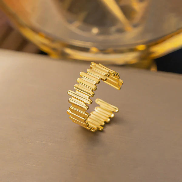 Vexa – Bold Textured Adjustable Ring