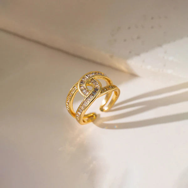 Elaris – Twin Link Gold Statement Ring