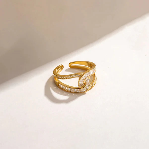Elaris – Twin Link Gold Statement Ring