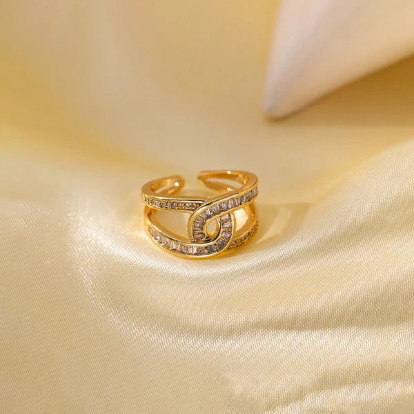 Elaris – Twin Link Gold Statement Ring