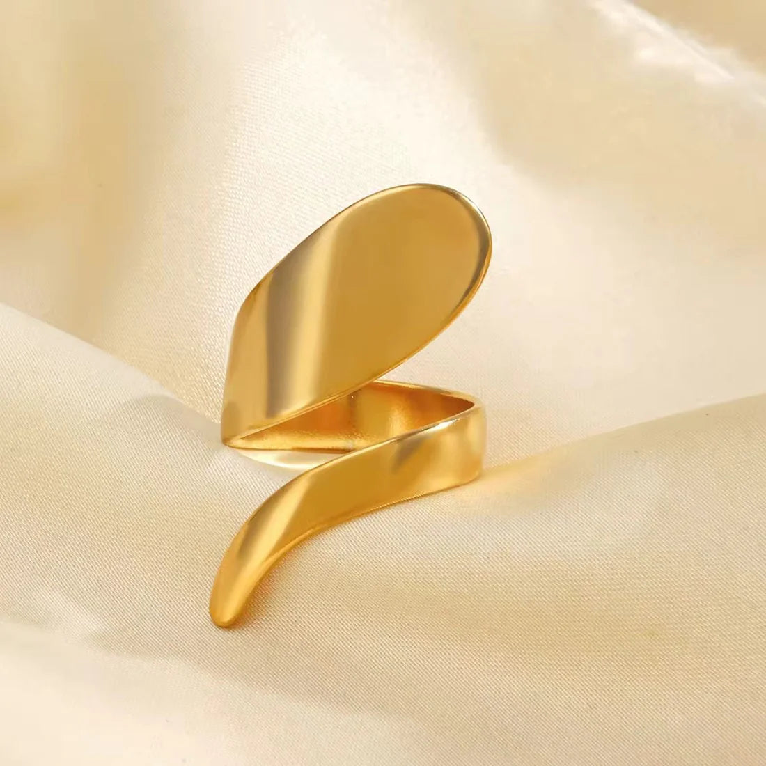 Nyomi – Sculpted Twist Open Ring Set Of Two