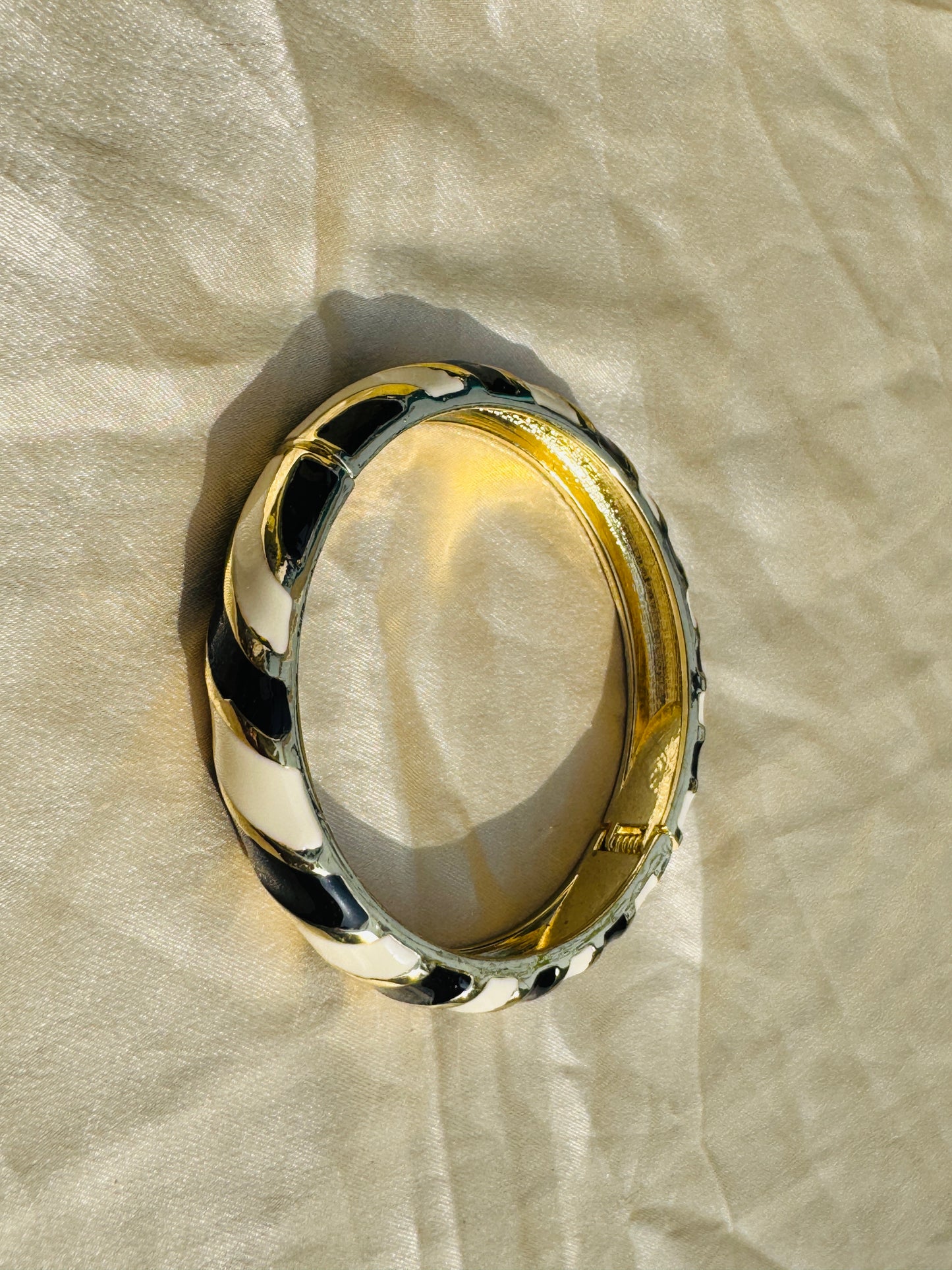 MONARQUE – The Black & White Enamel Gold Bangle