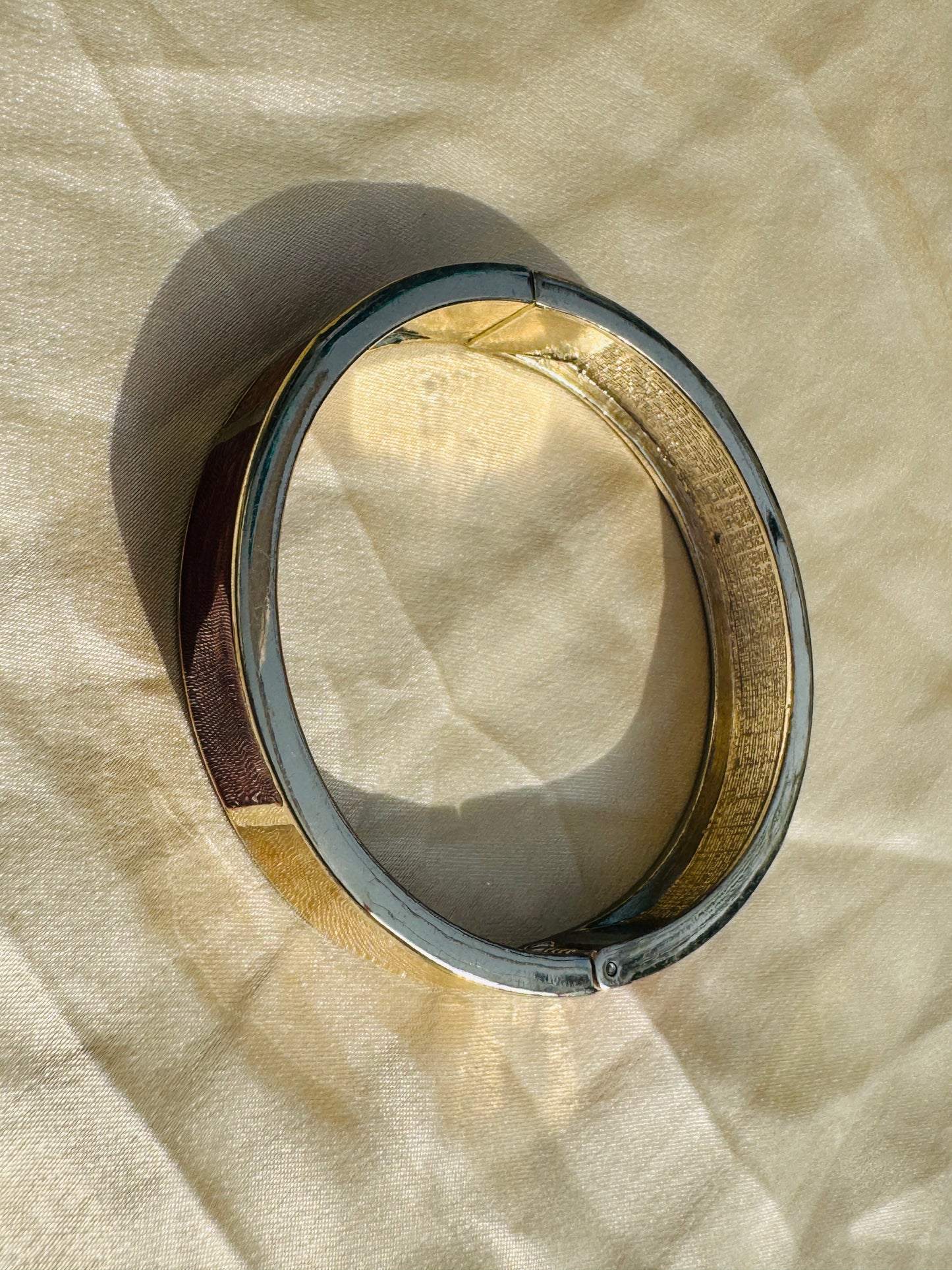 RUSSETTA – The Maroon & Earth Enamel Gold Bangle