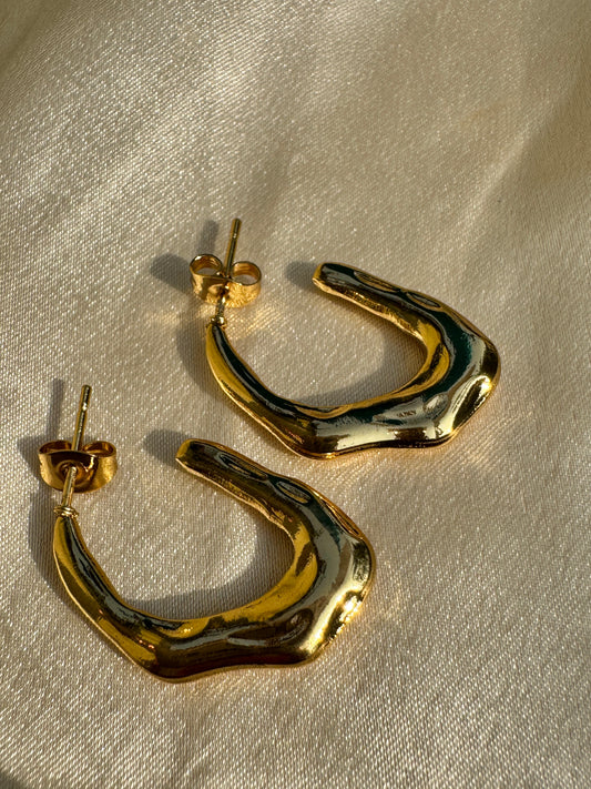 Neriah – Sculpted Flow Hoops