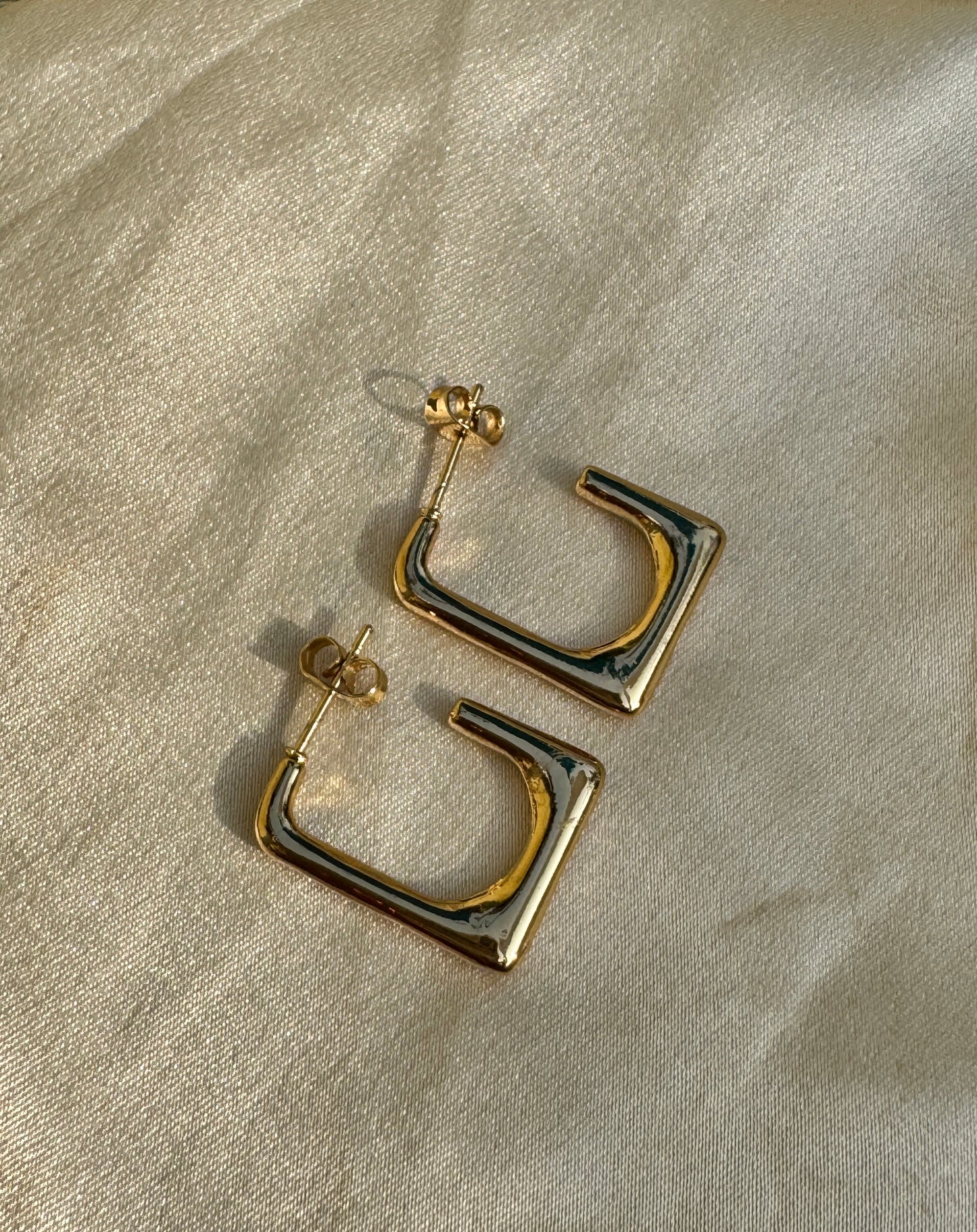 Elaris – Bold Curve Hoops