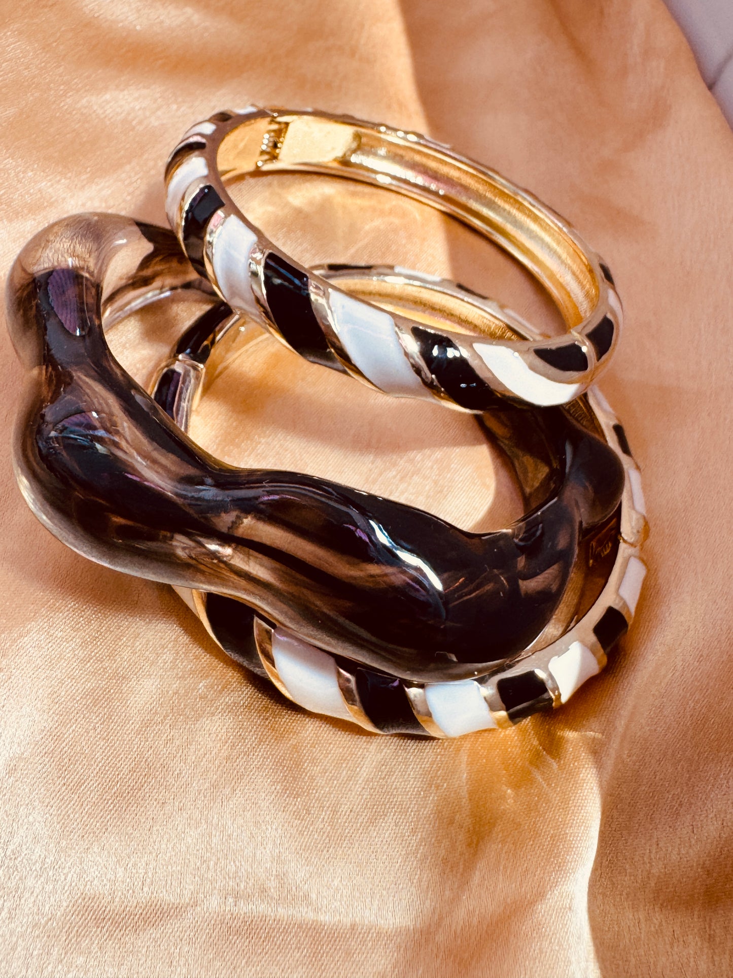 NOIR MOOD TRIO – Black & Cream Enamel With Plum Resin Bangle Stack