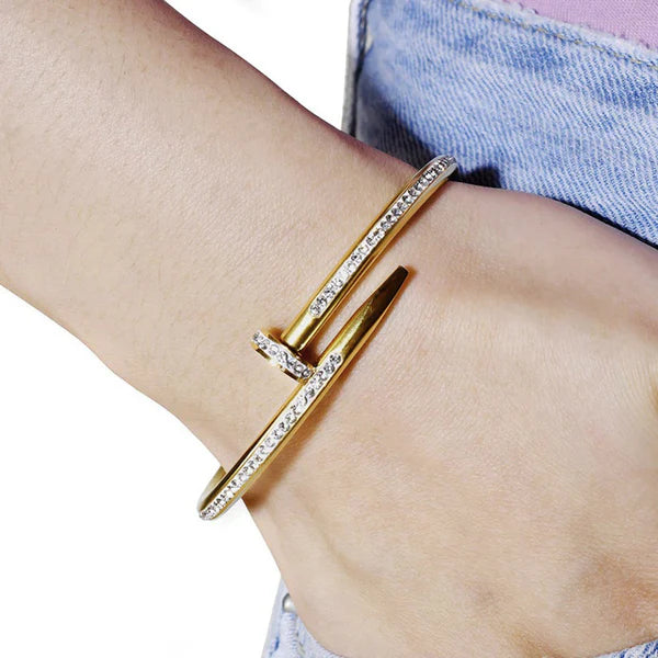 Ferra – Crystal Nail Curve Bracelet