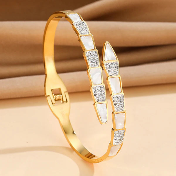 Serpentina – Gold Pearl Snake Bangle