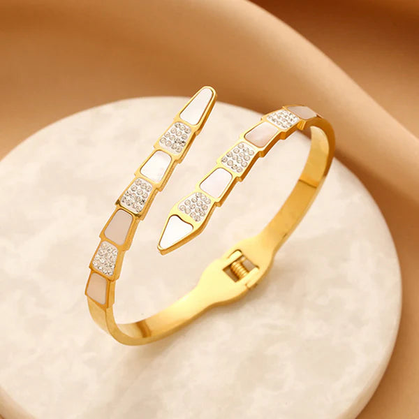 Serpentina – Gold Pearl Snake Bangle