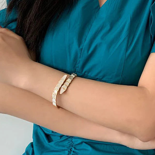Serpentina – Gold Pearl Snake Bangle