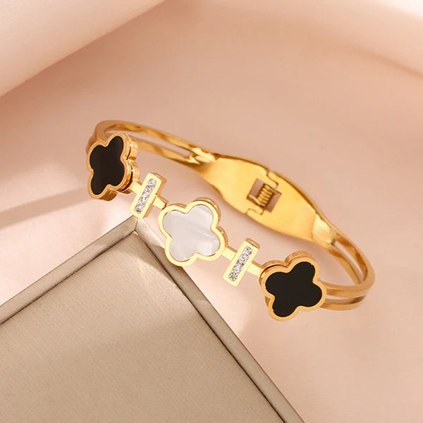 Seraphina – Triple Clover Mother of Pearl Bracelet
