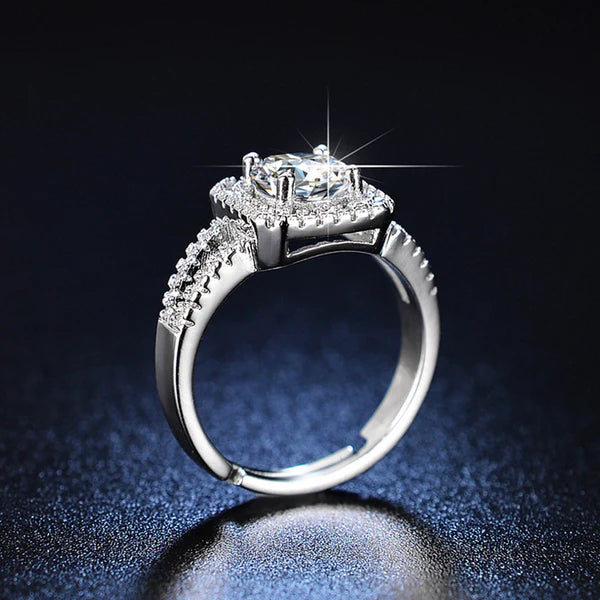 Aria Luxe – Silver Solitaire Spark Ring