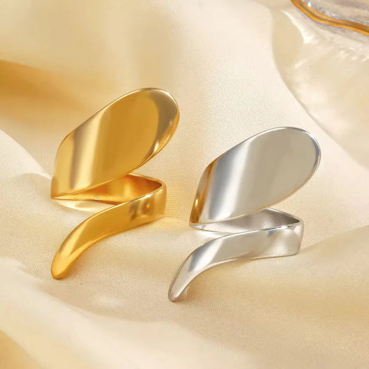 Nyomi – Sculpted Twist Open Ring Set Of Two