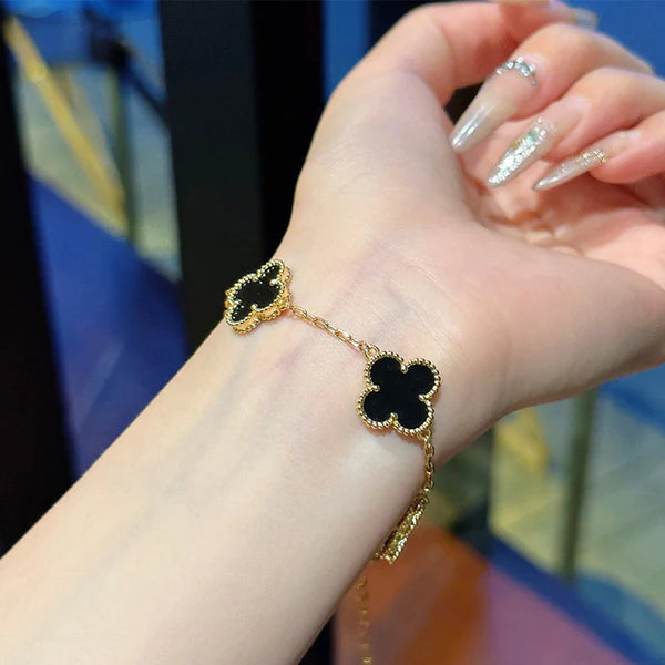 ZARAIA – The Midnight Clover Charm