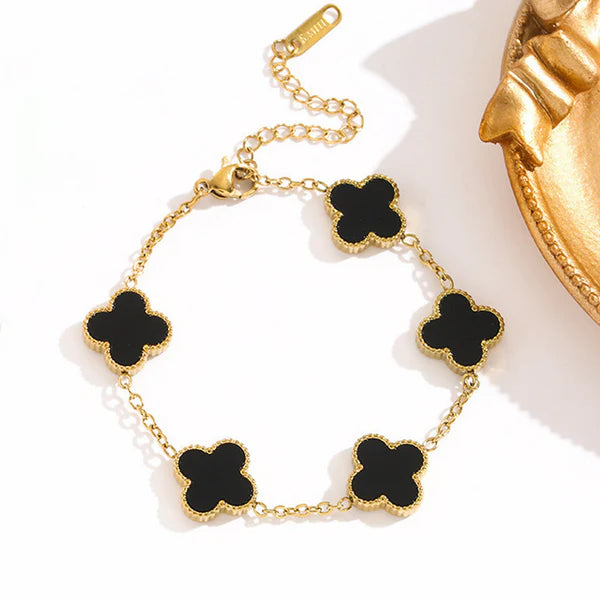 ZARAIA – The Midnight Clover Charm