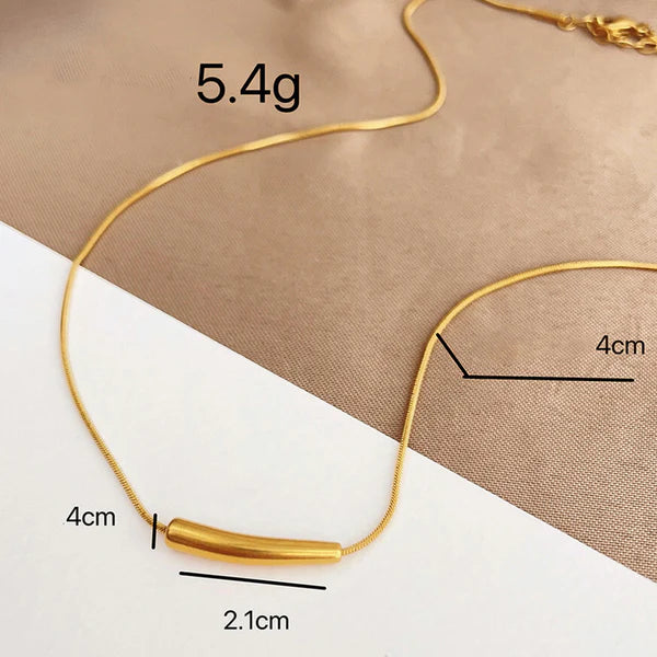 Averra – Sleek Gold Teardrop Necklace