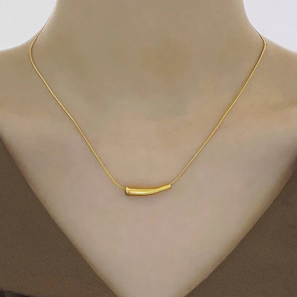 Minimalistic Teardrop Necklace