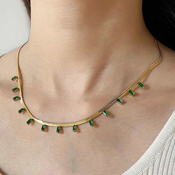 Zeyra – Emerald Droplet Gold Necklace