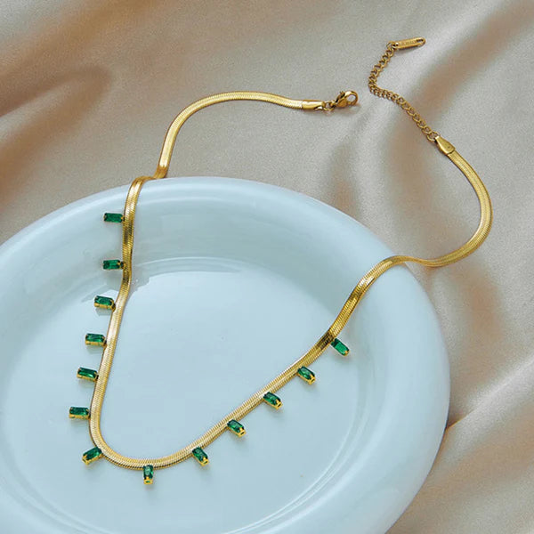 Zeyra – Emerald Droplet Gold Necklace