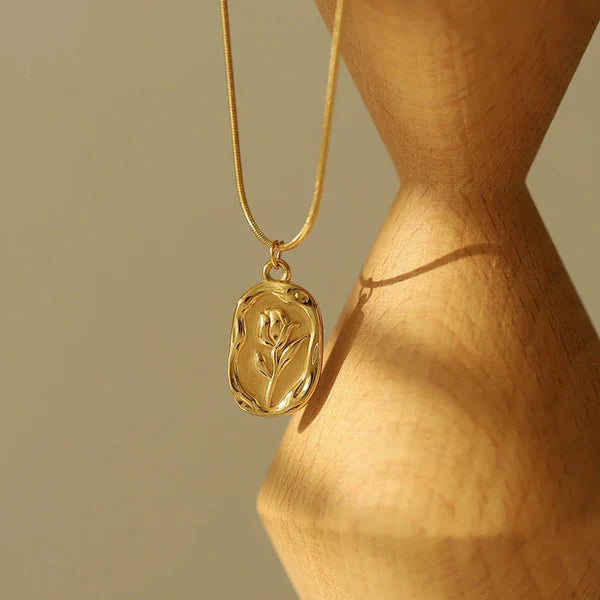 Florea – Vintage Bloom Medallion Pendant