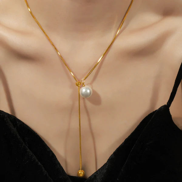 Liora – Pearl Drop Twist Pendant Necklace