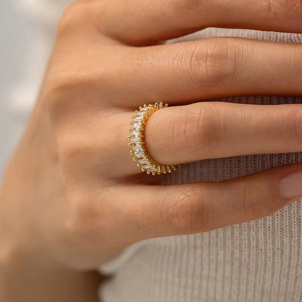 LUMINA – The White Gold Curve