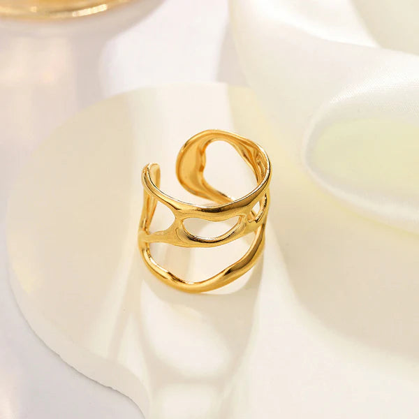 Serai – Sculpted Swirl Adjustable Ring