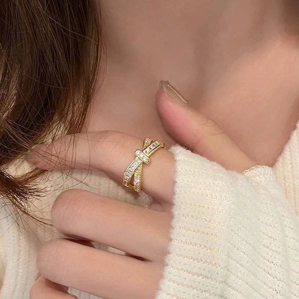 Xyla – Crystal Cross Adjustable Ring