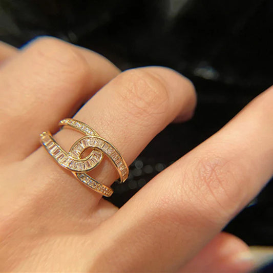 Elaris – Twin Link Gold Statement Ring