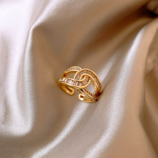 Elaris – Twin Link Gold Statement Ring