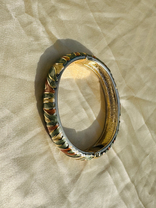 TERRALUX – The Earth-Tone Enamel Gold Bangle