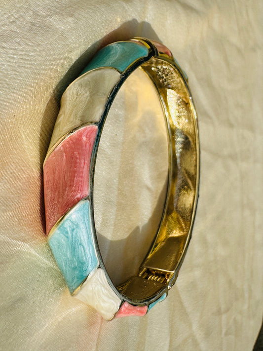PALETA – The Pastel Enamel Gold Bangle