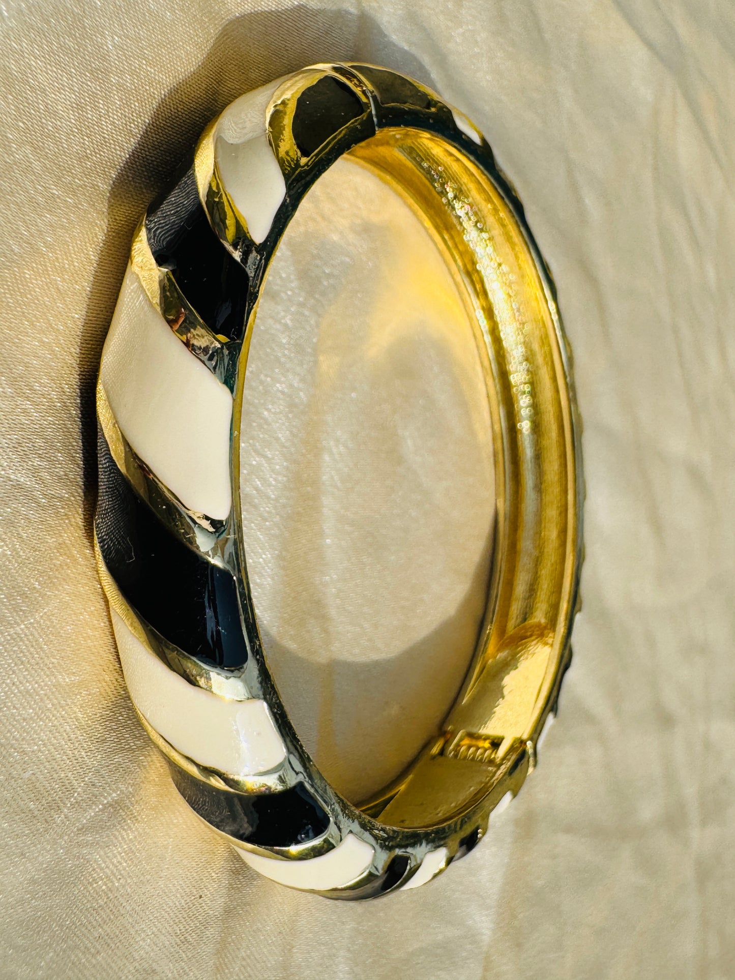 MONARQUE – The Black & White Enamel Gold Bangle