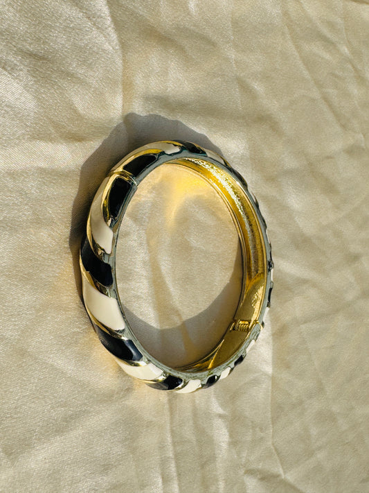 MONARQUE – The Black & White Enamel Gold Bangle